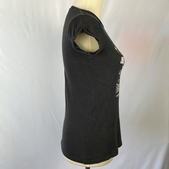 Billabong Charcoal Gray Graphic Tee "Ride the Wind Thrills and Chills" -Small Jr - Picture 8 of 11